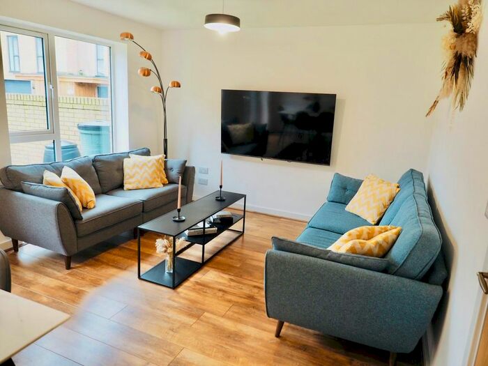 3 Bedroom Flat To Rent In Firepool Crescent, Taunton TA1