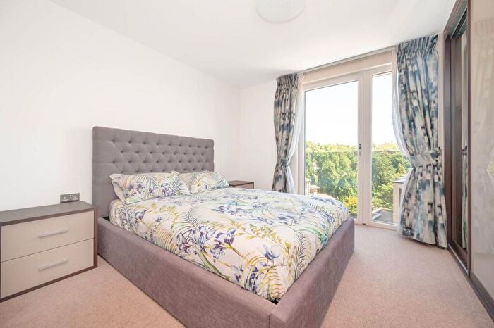 2 Bedroom Flat For Sale In Goldfinch Court, Child's Hill, London, NW11
