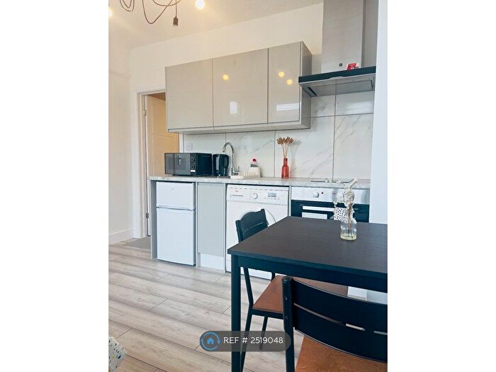 Studio To Rent In Streatham Road, London, CR4