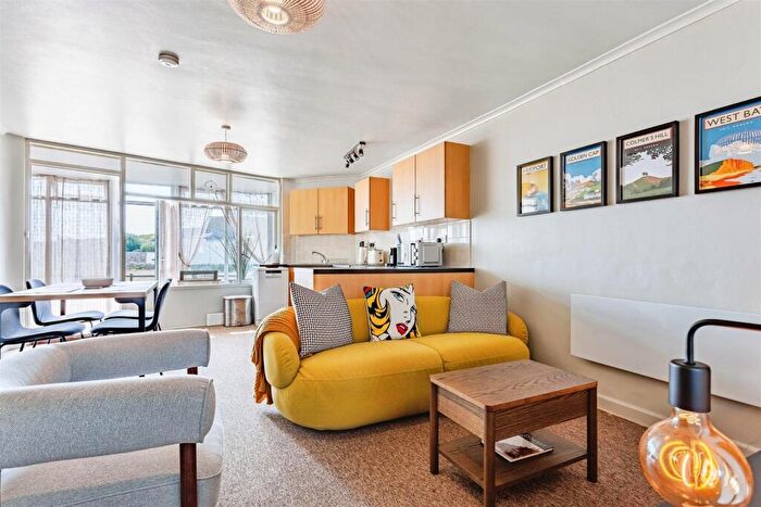 1 Bedroom Apartment For Sale In Kingfisher Court, West Bay, DT6