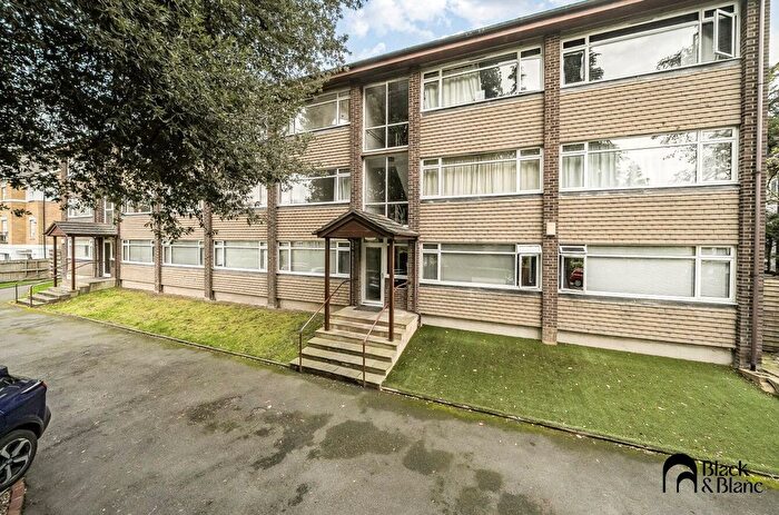 2 Bedroom Flat For Sale In Albemarle Road, Beckenham, Bromley, BR3
