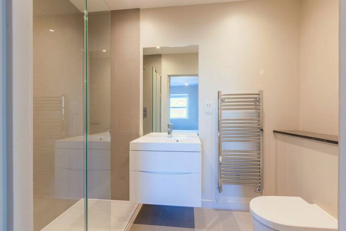 2 Bedroom Flat To Rent In Clapham Road, Stockwell, London, SW9