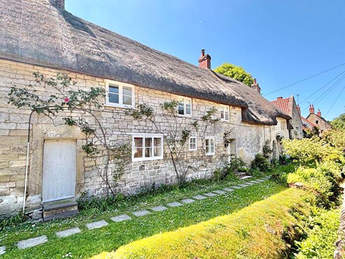 2 Bedroom Character Property For Sale In The Street, Chilmark, SP3
