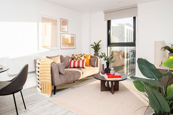 1 Bedroom Flat To Rent In The Radiant, Kirkstall Road, Leeds, West Yorkshire, LS3