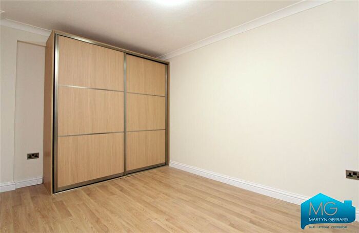 5 Bedroom Semi-Detached House To Rent In Wickliffe Avenue, London, N3