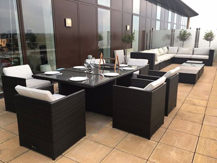 2 Bedroom Flat For Sale In Screen House, Maumbury Gardens, Dorchester, DT1