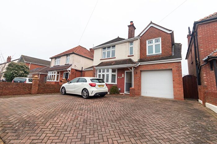 4 Bedroom Detached House To Rent In Cove Road, Farnborough, GU14