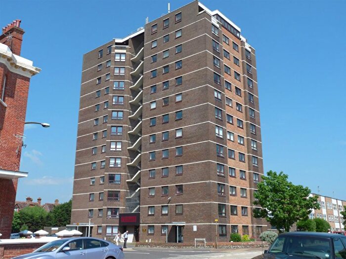 2 Bedroom Flat To Rent In Kingmere, South Terrace, Littlehampton, BN17