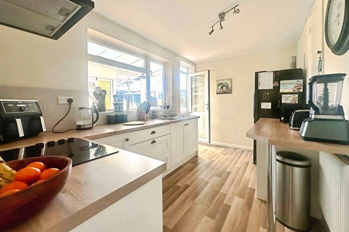 4 Bedroom Detached House For Sale In The Close, Holbury, Southampton, SO45