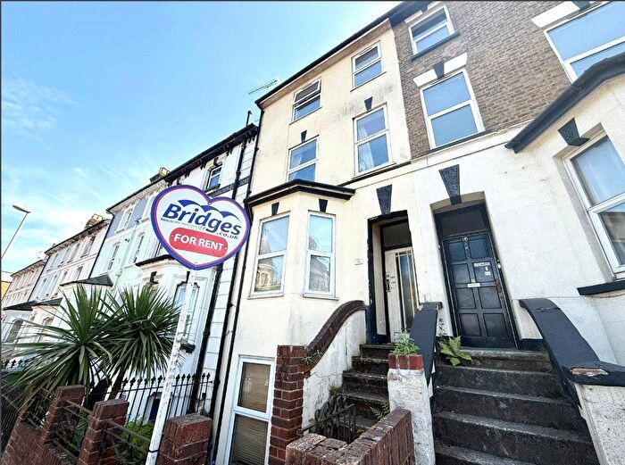 2 Bedroom Maisonette To Rent In Queens Road, Aldershot, Hampshire, GU11