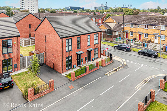 3 Bedroom Semi-Detached House For Sale In Bourdon Street, Manchester, M40