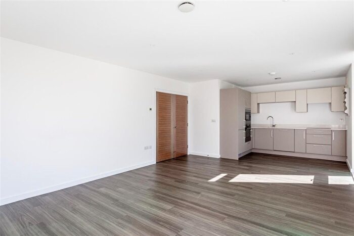 1 Bedroom Flat For Sale In Garden Flat At Beacon Heights, Church Road, Haywards Heath, RH16