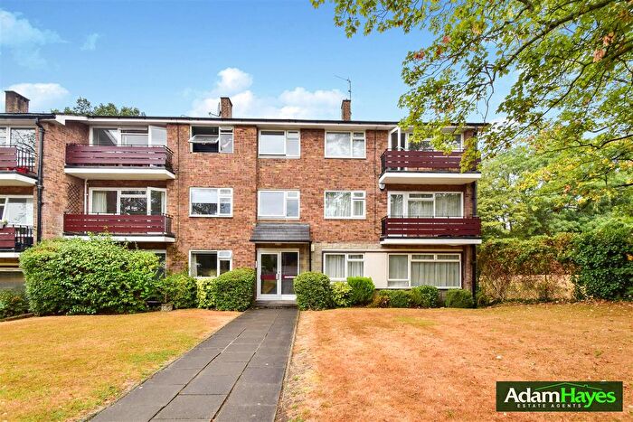 2 Bedroom Flat For Sale In Cedar Drive, East Finchley, N2