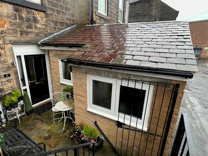 1 Bedroom Flat To Rent In Cobden Street, Todmorden, West Yorkshire, OL14