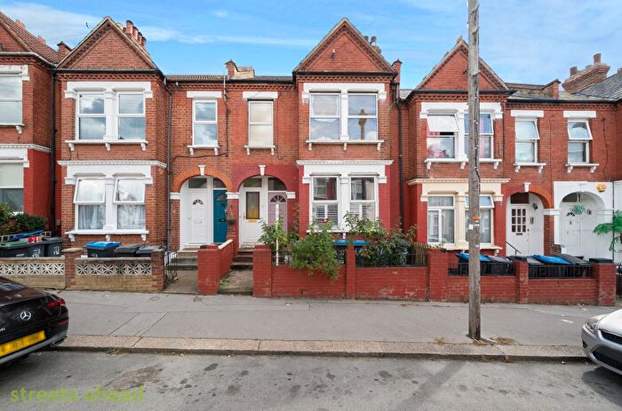 3 Bedroom Flat For Sale In Mersham Road, Thornton Heath, CR7