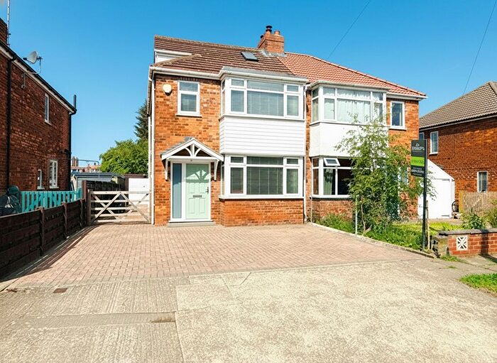 3 Bedroom Semi-Detached House For Sale In Albion Avenue, York, YO26