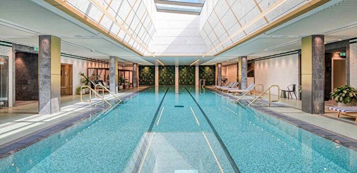 1 Bedroom Flat For Sale In Hampton House, Fulham Broadway, London, SW6