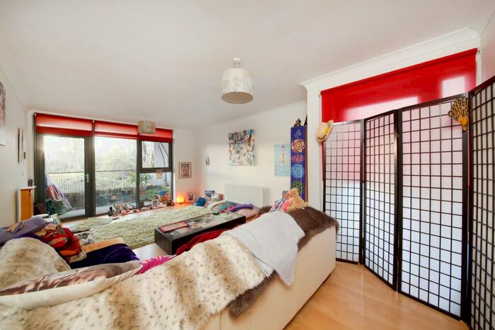 2 Bedroom Flat To Rent In Barfleur Lane, London, Greater London, SE8