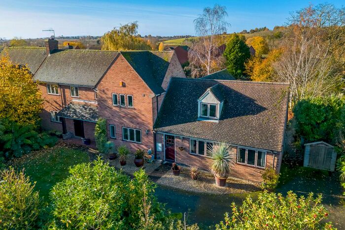 4 Bedroom Detached House For Sale In Church Street, Offenham, Worcestershire, WR11