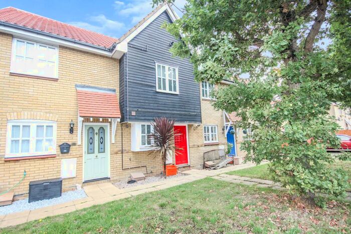 2 Bedroom Terraced House To Rent In Thistle Close, Noak Bridge, SS15