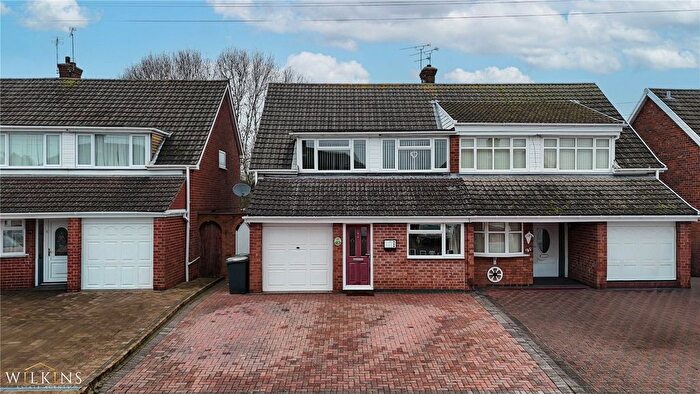 3 Bedroom Semi Detached House For Sale In Waltham Crescent, Nuneaton, Warwickshire, CV10