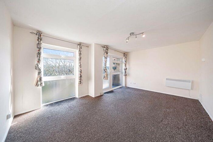 2 Bedroom Flat To Rent In Cheam Road, Sutton, SM1