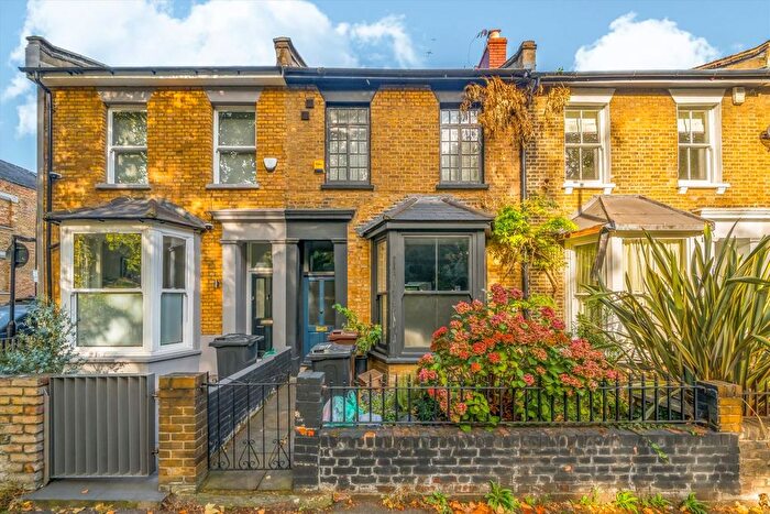 3 Bedroom Terraced House To Rent In Victoria Park Road, Victoria Park, E9