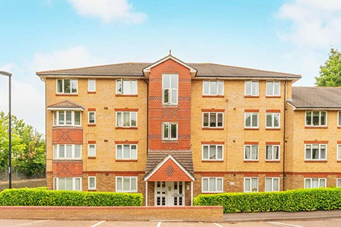 2 Bedroom Flat For Sale In Muggeridge Close, South Croydon, CR2
