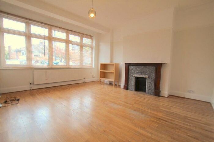 3 Bedroom House To Rent In Seafield Road, Arnos Grove, N11