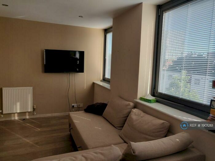 1 Bedroom Flat To Rent In Central House, Barking, IG11