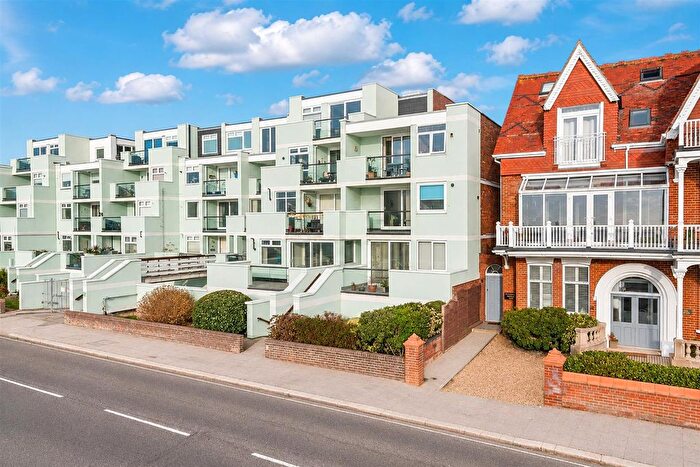 2 Bedroom Flat To Rent In Marine Parade West, Lee-On-The-Solent, PO13