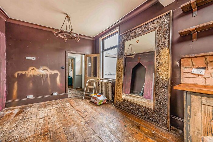 3 Bedroom End Of Terrace House For Sale In Queens Road, Portsmouth, PO2