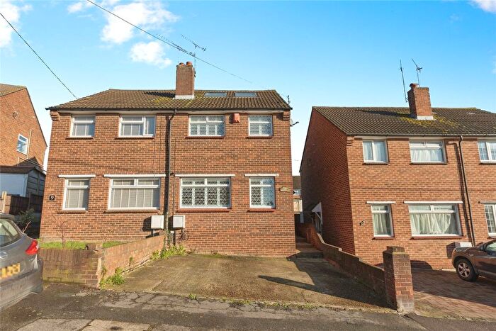 4 Bedroom Semi Detached House For Sale In Durant Road, Swanley, Kent, BR8