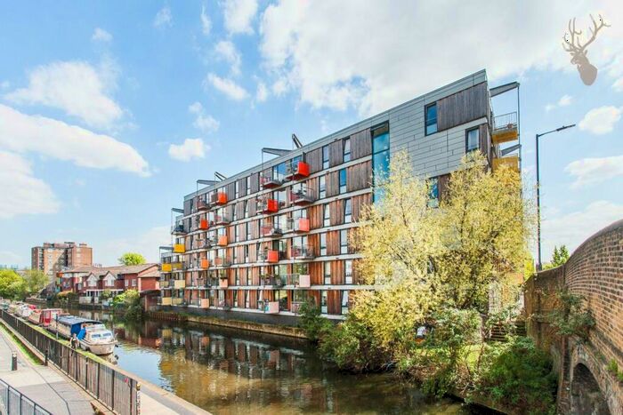 3 Bedroom Apartment To Rent In Adelaide Wharf, Queensbridge Road, E2