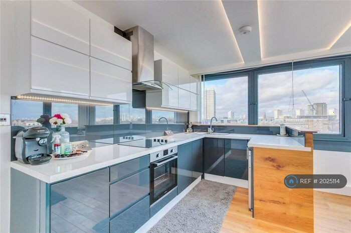 3 Bedroom Flat To Rent In Penge House, London, SW11