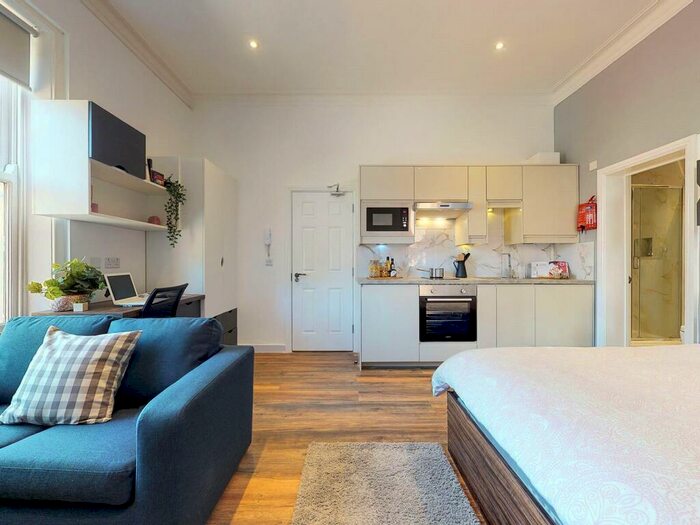 Studio To Rent In Clarendon Road, Leeds, West Yorkshire, LS2