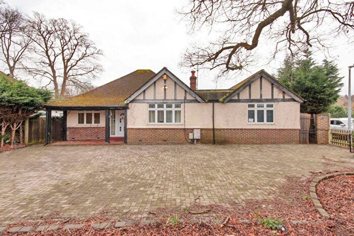 4 Bedroom Bungalow To Rent In Bradbourne Vale Road, Sevenoaks, Kent, TN13