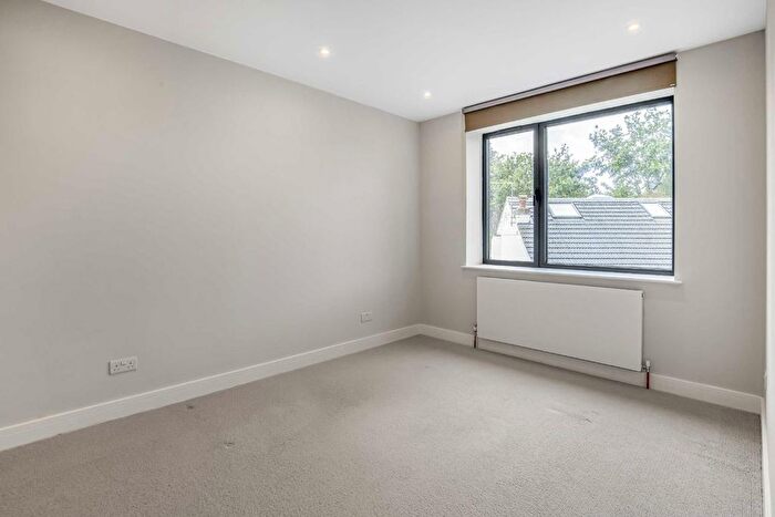 4 Bedroom Property To Rent In The Bungalows, Streatham, SW16