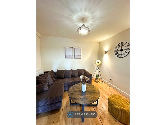 4 Bedroom Flat To Rent In London, London, SE11