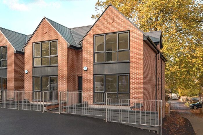 4 Bedroom End Of Terrace House For Sale In Newstead Close, Godalming, Surrey, GU7