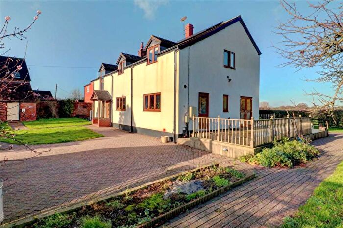 4 Bedroom Semi-Detached House For Sale In Hipsley Paddock, Hipsley Lane, Hurley, CV9