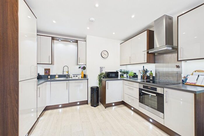 2 Bedroom Flat To Rent In Grebe Way, Maidenhead, Berkshire, SL6