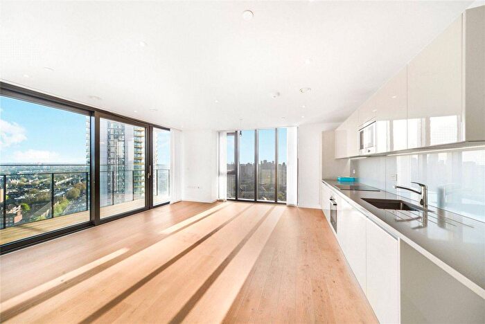 2 Bedroom Flat To Rent In St Gabriel Walk, Elephant And Castle, London, SE1