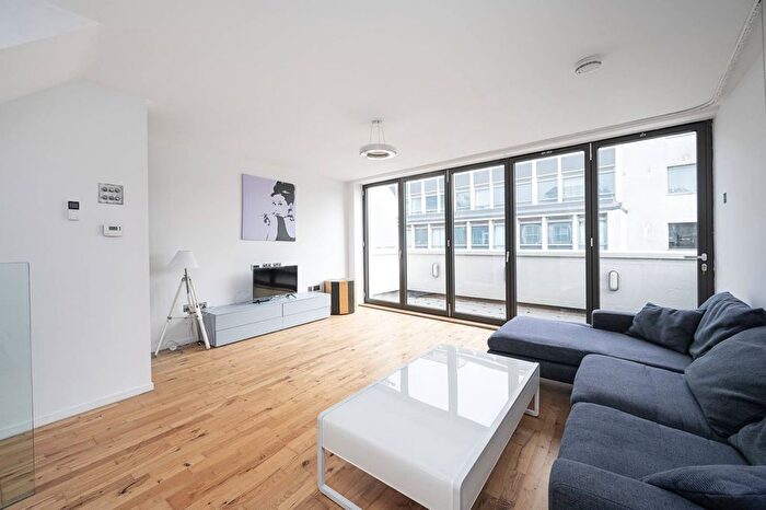 2 Bedroom Flat To Rent In Red Lion Street, Holborn, London, WC1R