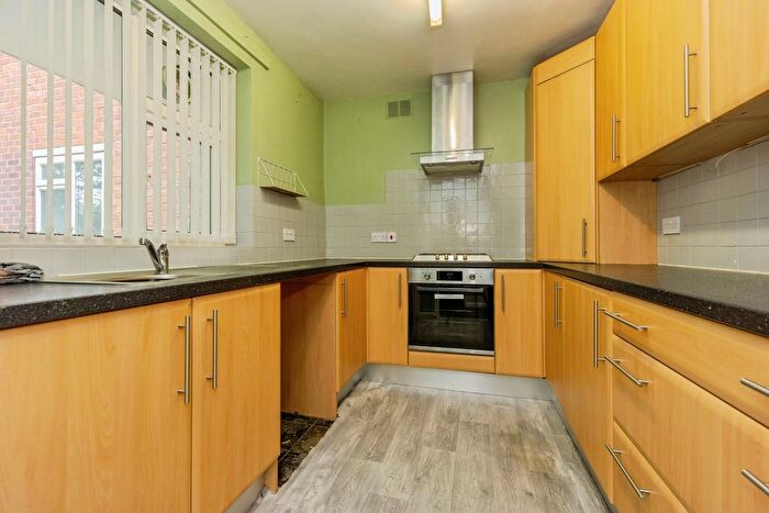 2 Bedroom Flat To Rent In Ashton Lane, Sale, M33