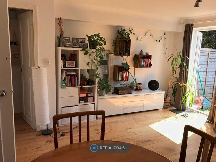 2 Bedroom Maisonette To Rent In Earlston Grove, London, E9