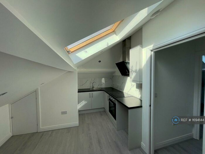 1 Bedroom Flat To Rent In Whitehall Road, Harrow, HA1