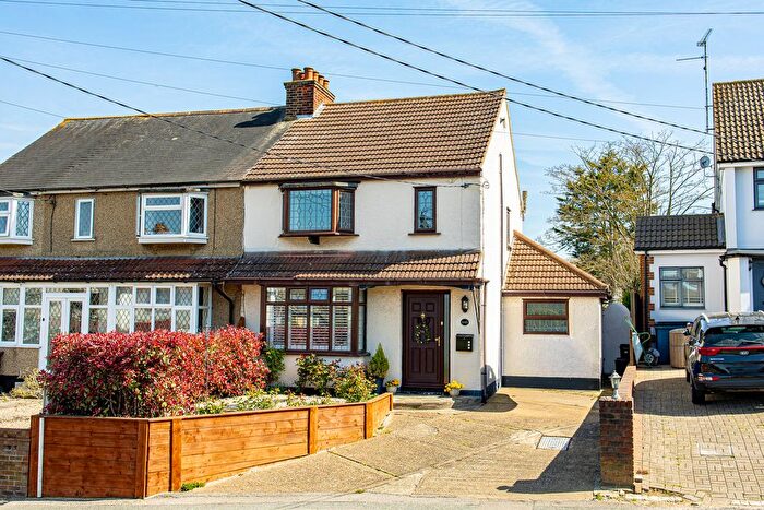 3 Bedroom Semi Detached House For Sale In Daws Heath Road, Benfleet, SS7