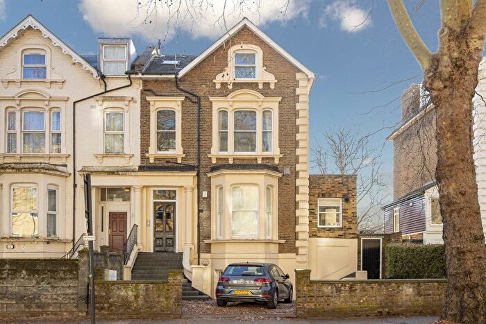 2 Bedroom Flat To Rent In Chiswick High Road, London, W4