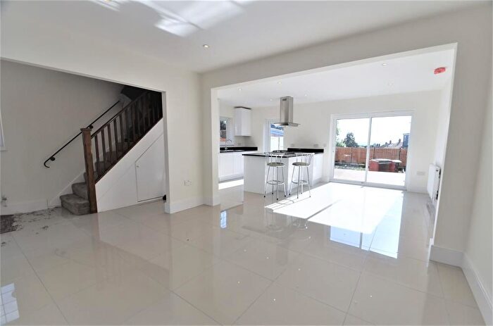 4 Bedroom Semi-Detached House To Rent In Worcester Crescent, Mill Hill, NW7